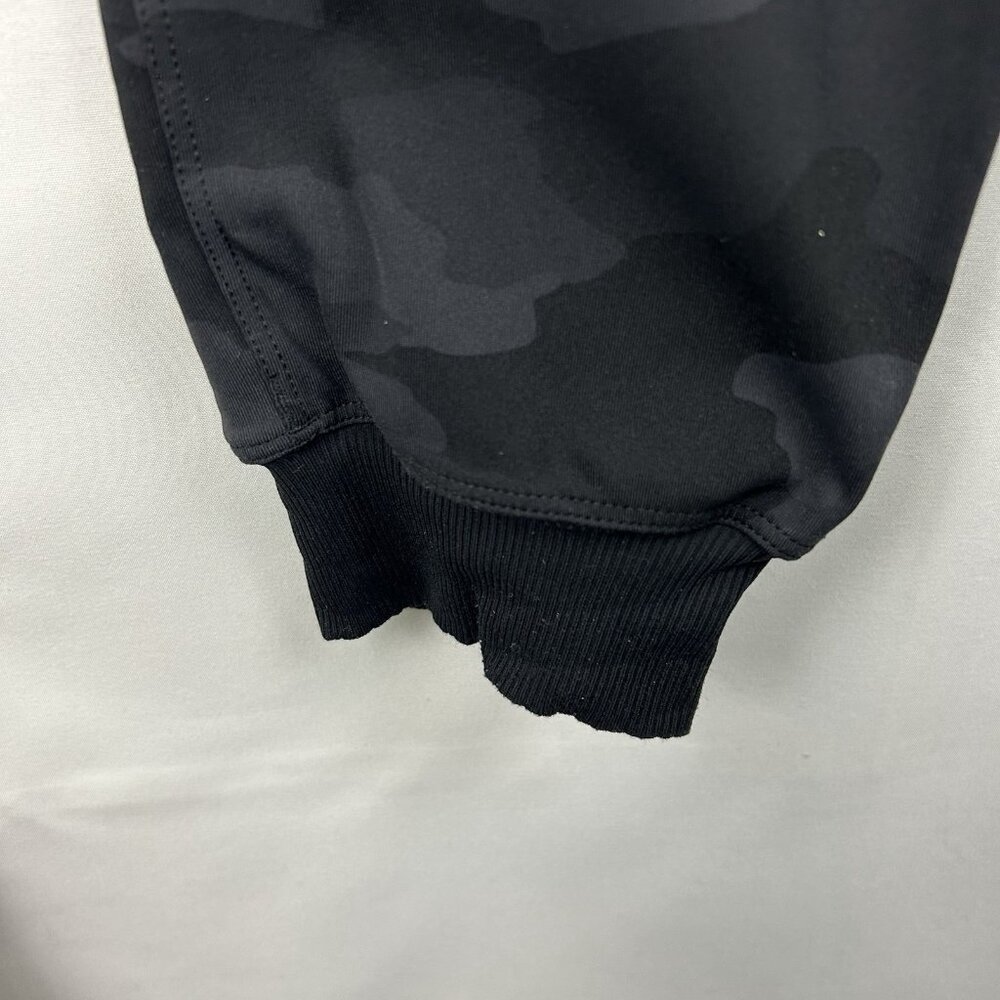 Lululemon Women’s On the Fly Jogger 28" Luxtreme Heritage 365 | Size 8 | Camo - Picture 16 of 16